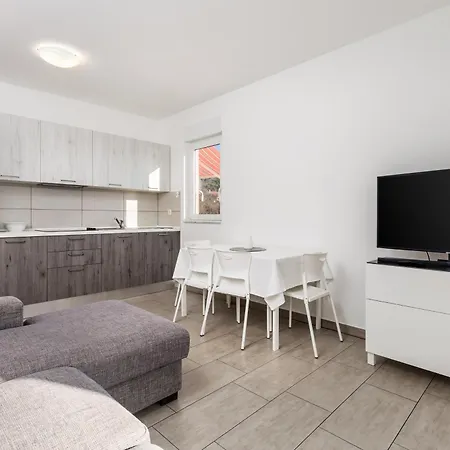 Appartement With Parking Space Barbat, Rab - 22584 Rab Town