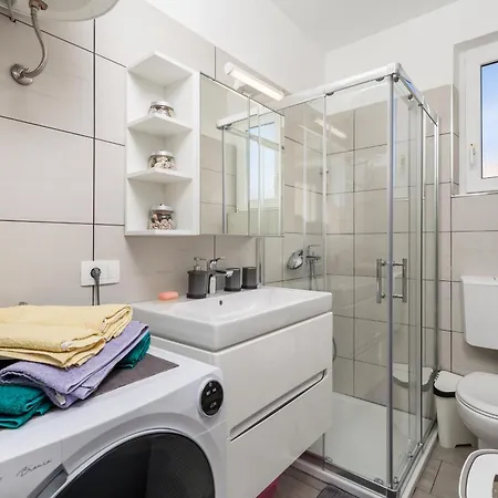 Appartamento With Parking Space Barbat, Rab - 22584 Rab Town