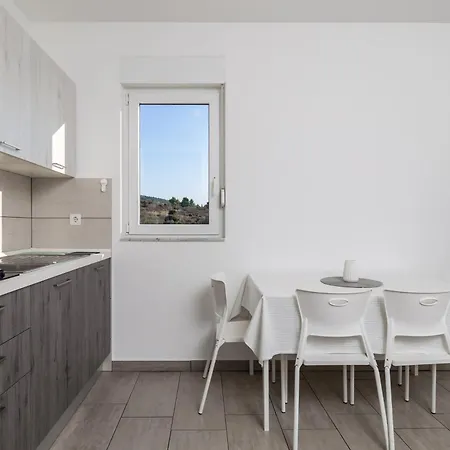 With Parking Space Barbat, Rab - 22584 Appartamento Rab Town