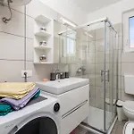 Appartement With Parking Space Barbat, Rab - 22584 Rab Town