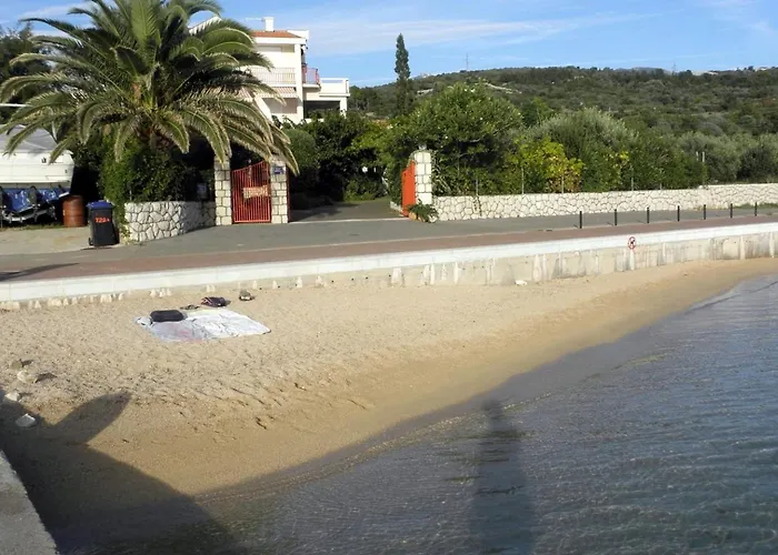 Apartment With Parking Space Barbat, Rab - 22584